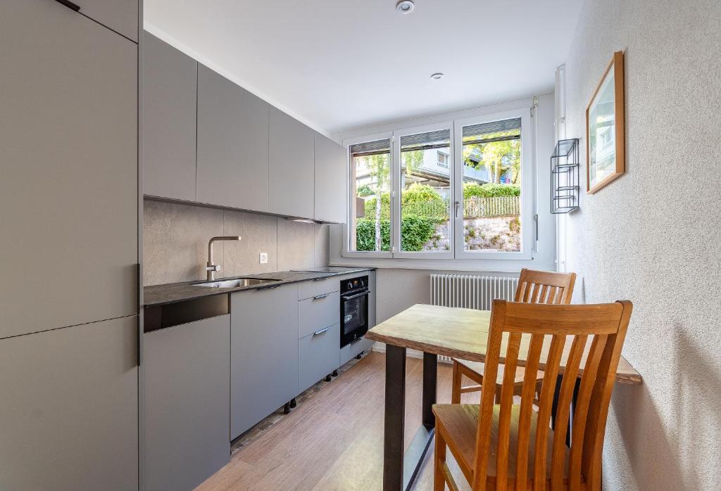 Zimmer mit Gemeinschaft Badezimmer und Küche - Resim 4