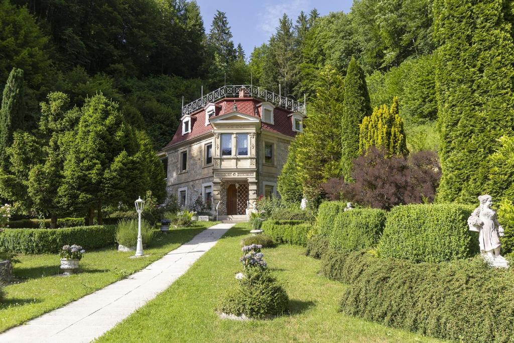 Κήπος έξω από το Schlössle Seeburg