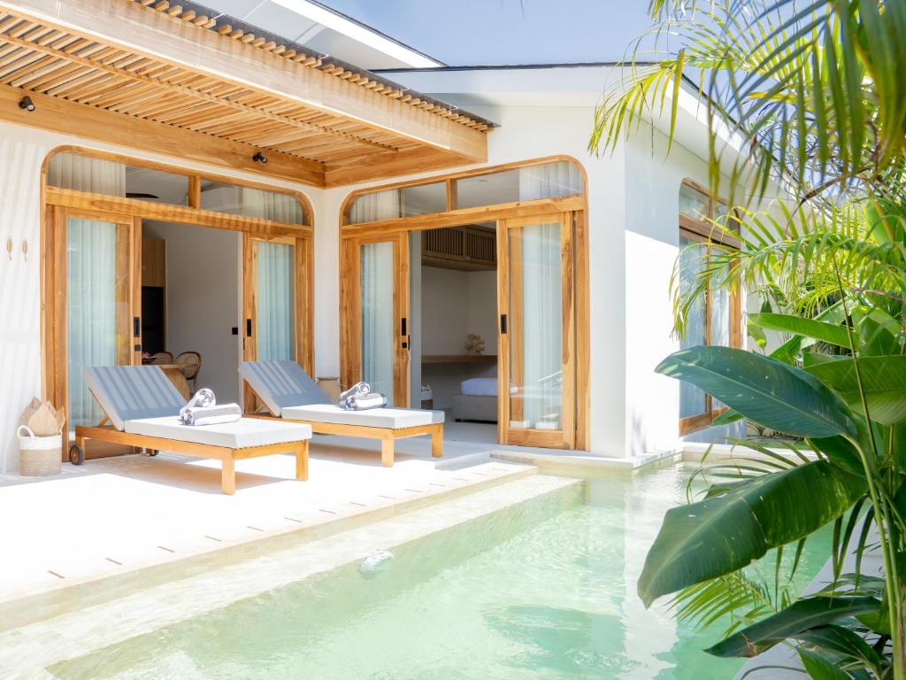 Aquae Villas - Azura - 2bdr Elegance & private pool - Kuta Lombok, Kuta ...