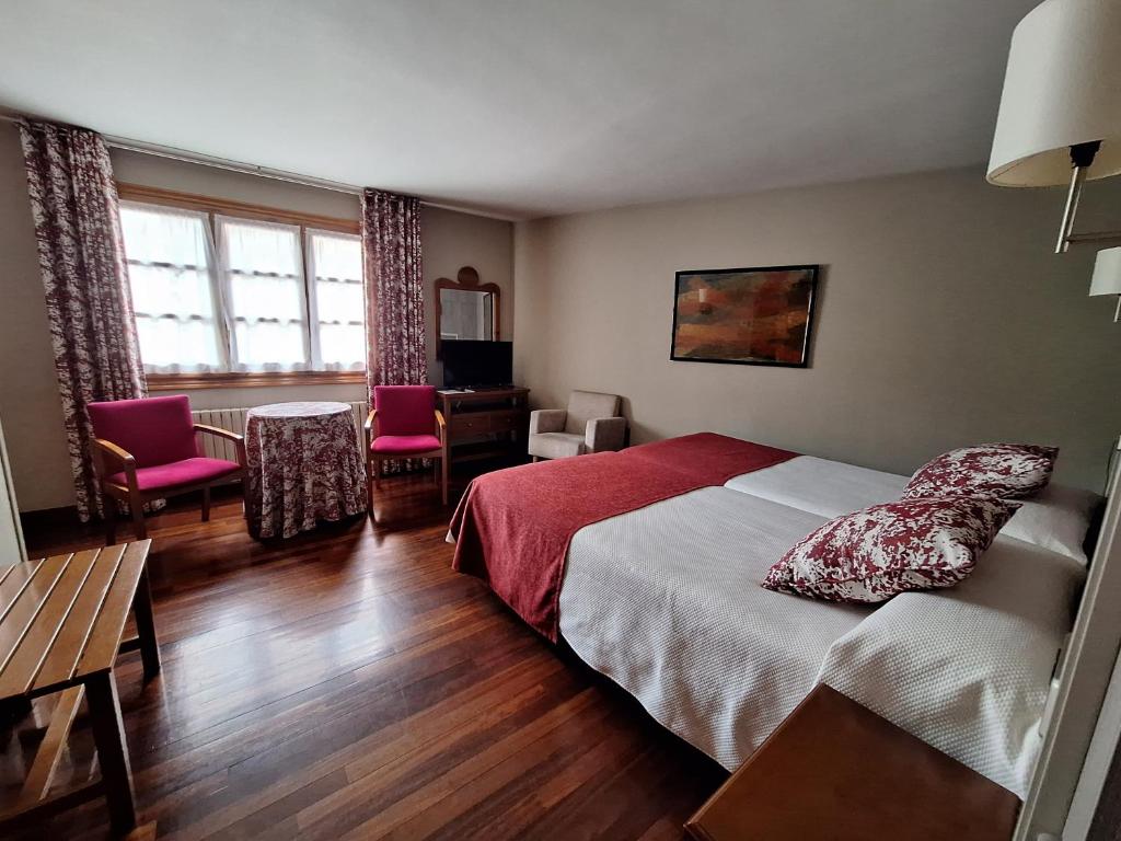 Hotel Aragüells - Superior Double Room 2 Beds - Exterior