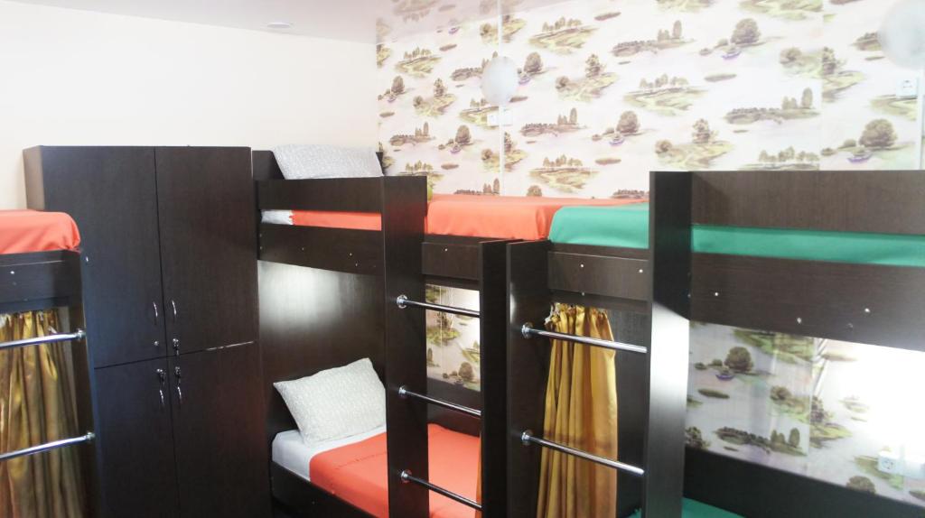 Двухъярусная кровать или двухъярусные кровати в номере Хостел &laquo;Зам-Зам&raquo;