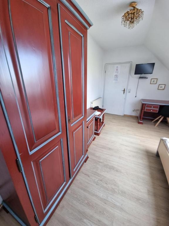 Astheimer Schlösschen - Single Room With Private Bathroom