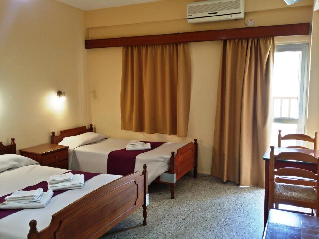 Postel nebo postele na pokoji v ubytování Minaides Hotel