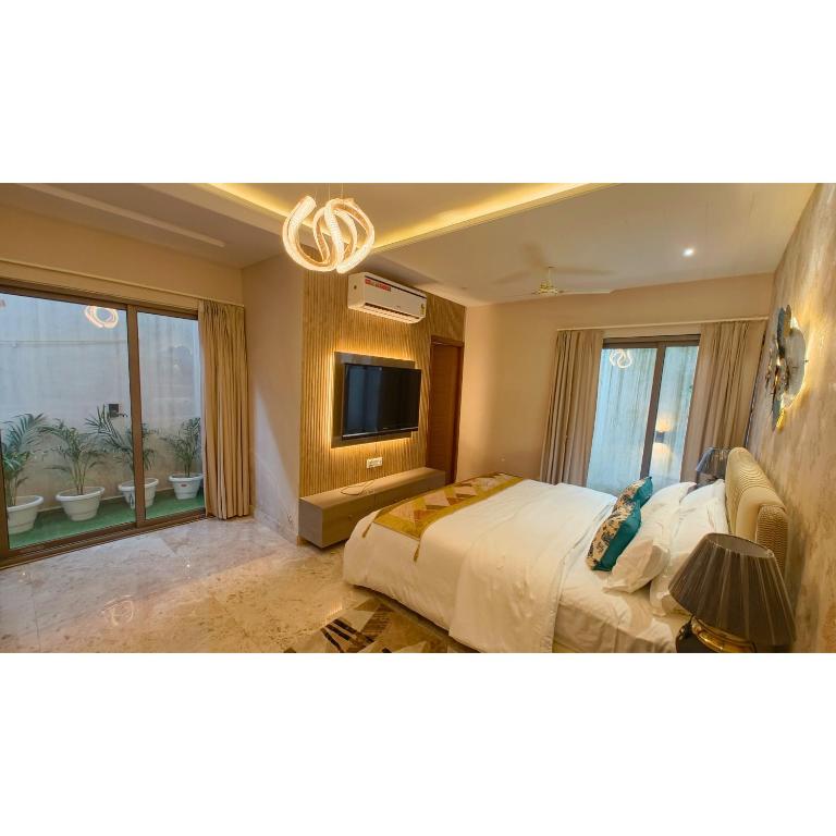 Postel nebo postele na pokoji v ubytování Jaltara Stays