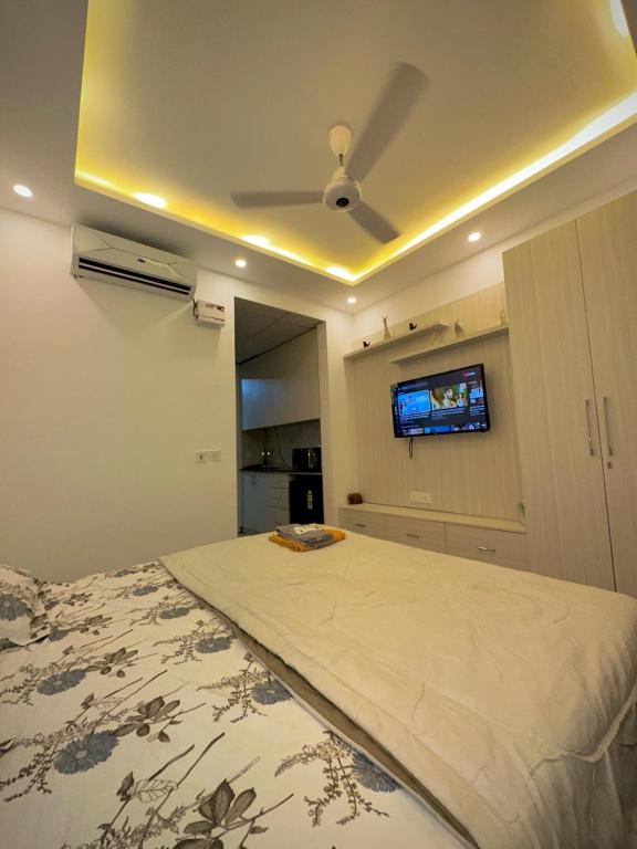 Una cama o camas en una habitación de easystaynoida