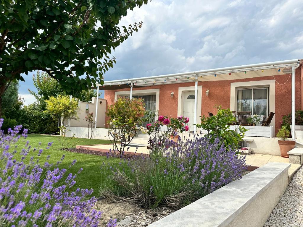 Zahrada ubytování MAISON PROVENÇALE calme et ensoleillée
