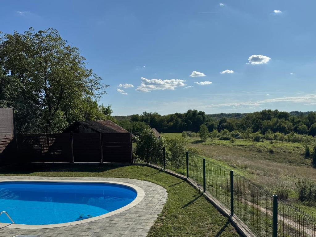 Bazén v ubytování Drvena kuca za odmor Cvetkovic brdo nebo v jeho okolí