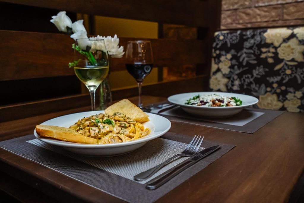 Monte Carlo Inn Airport Suites - Resim 45