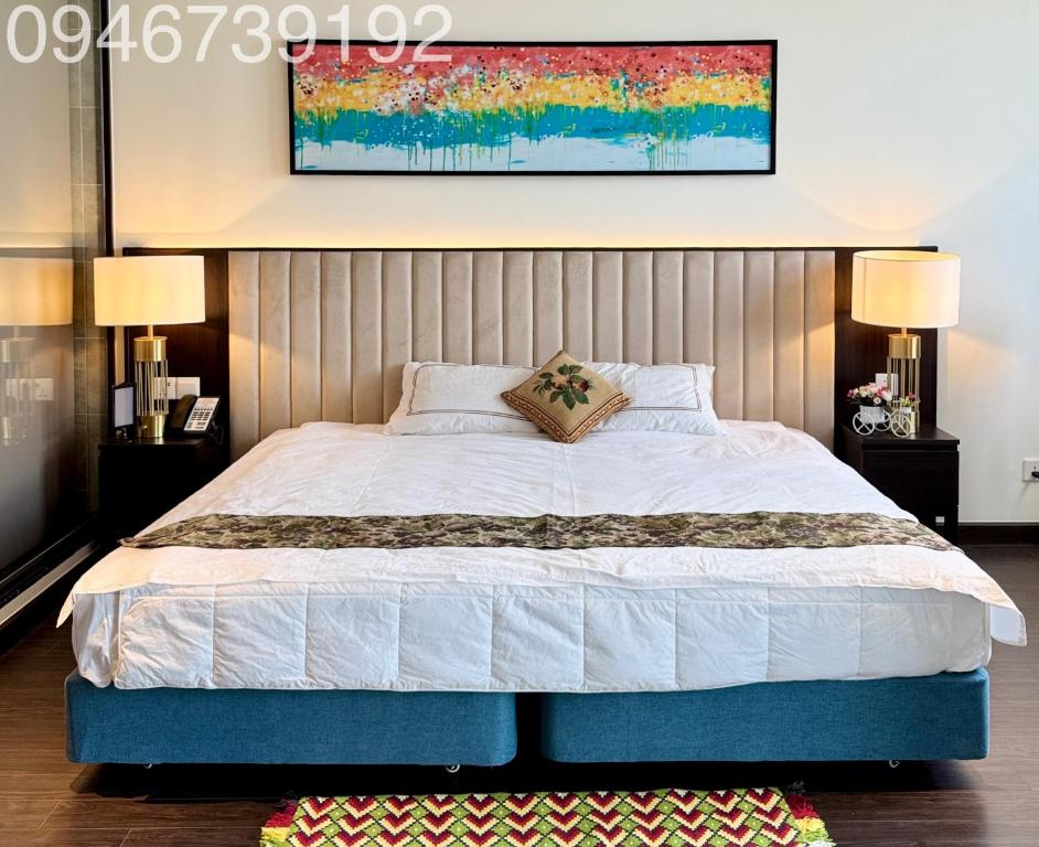 The Sapphire Residenceにあるベッド