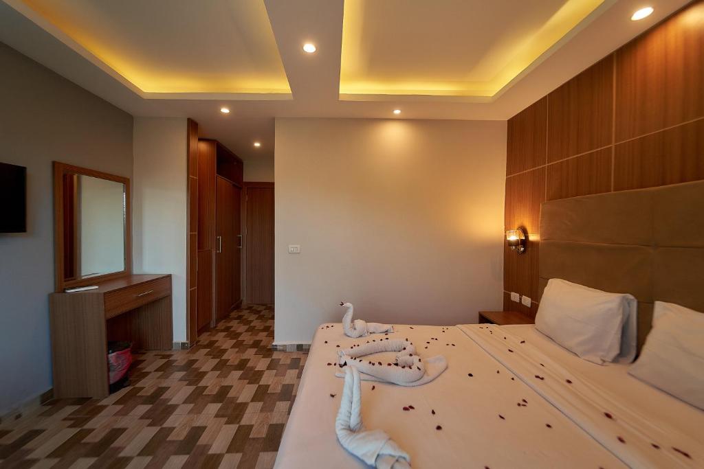 NINE PYRAMIDS VIEW HOTEL