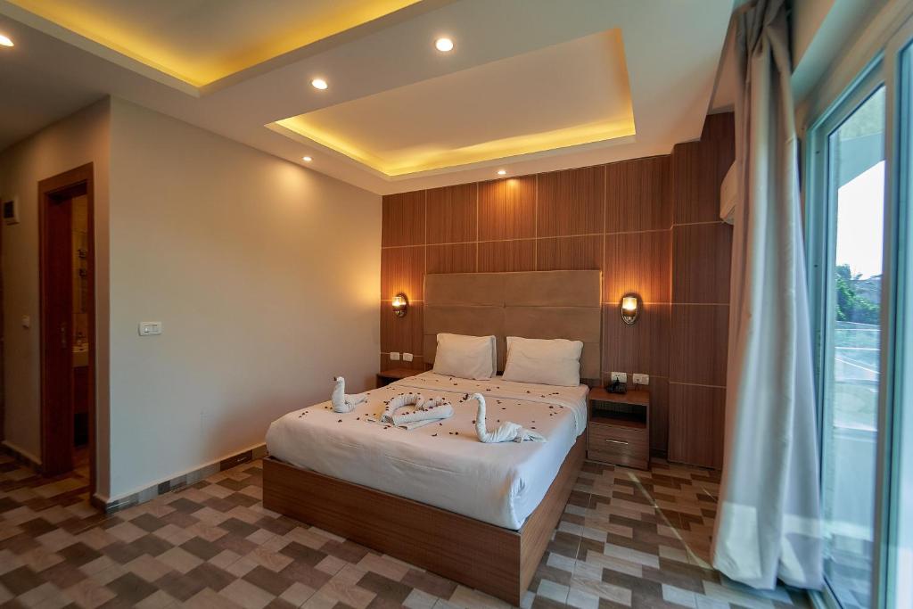 NINE PYRAMIDS VIEW HOTEL