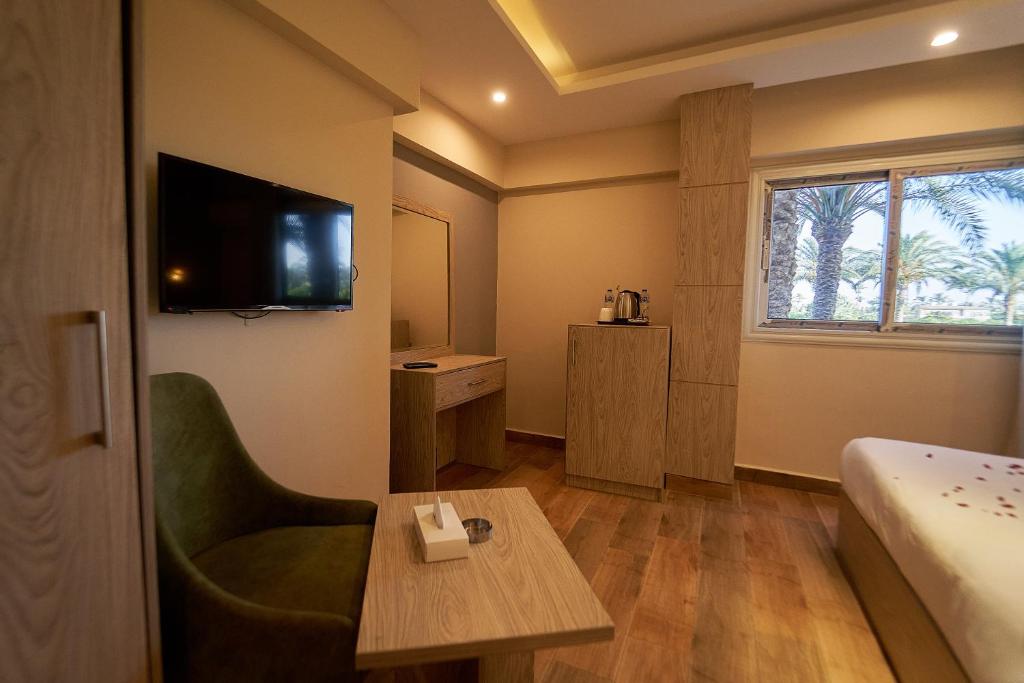 NINE PYRAMIDS VIEW HOTEL