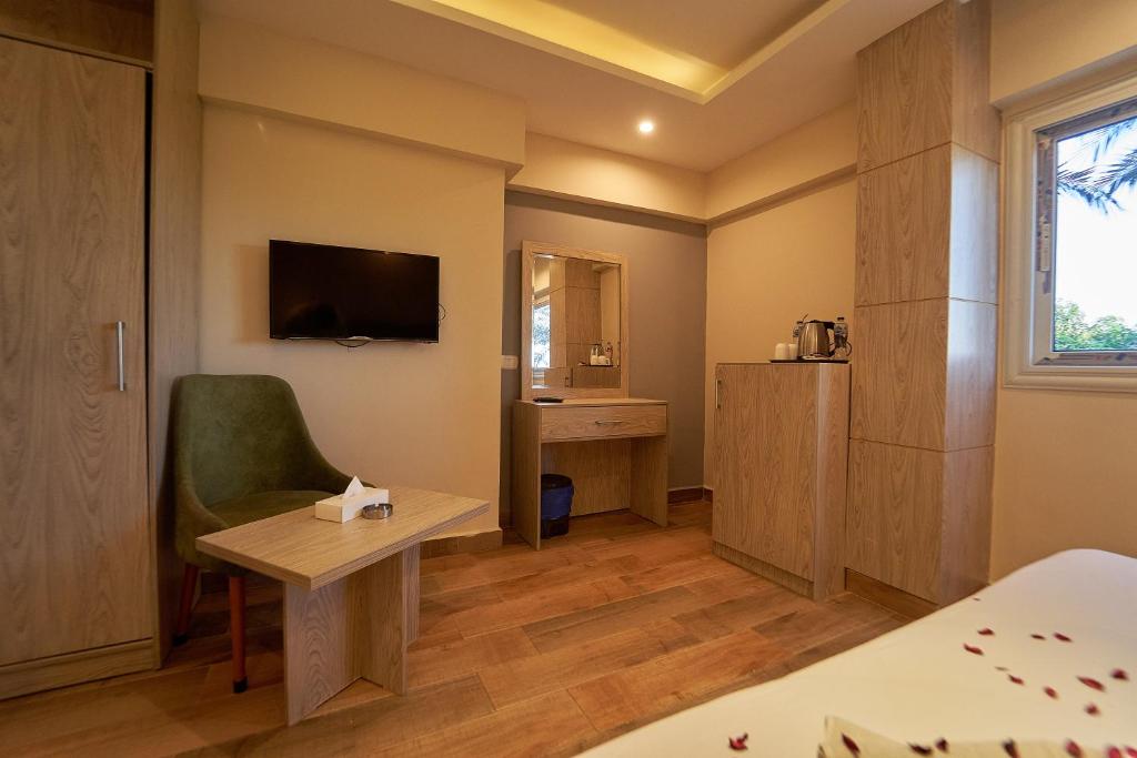 NINE PYRAMIDS VIEW HOTEL