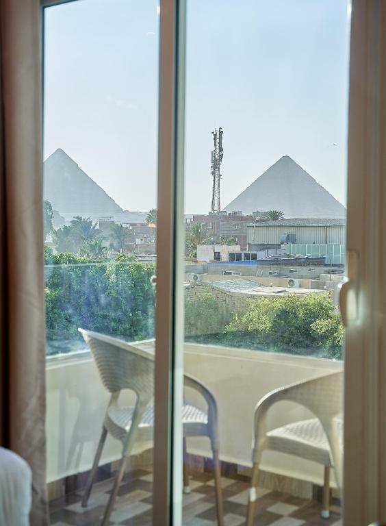 غرفة مع إطلالة INDIVIDUAL BALCONY OR TERRACE WITH S
