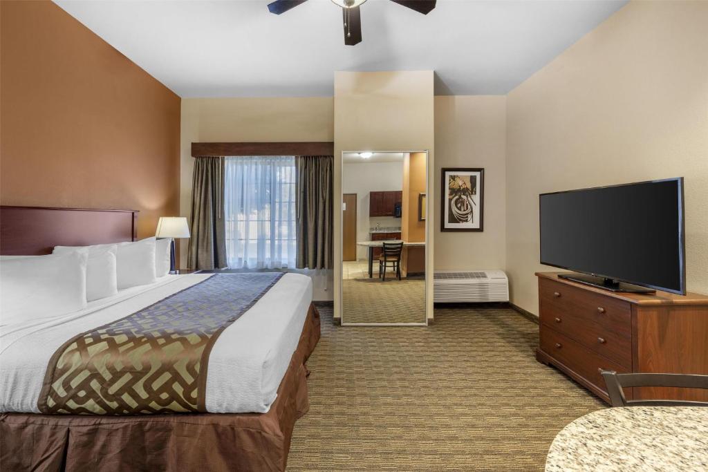 Best Western North Edge Inn - King Room With Kitchenette - Non-Smoking