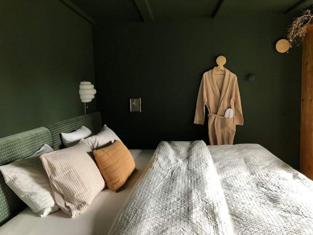 Ένα ή περισσότερα κρεβάτια σε δωμάτιο στο Ridiculously amazing views, cool apartment too!