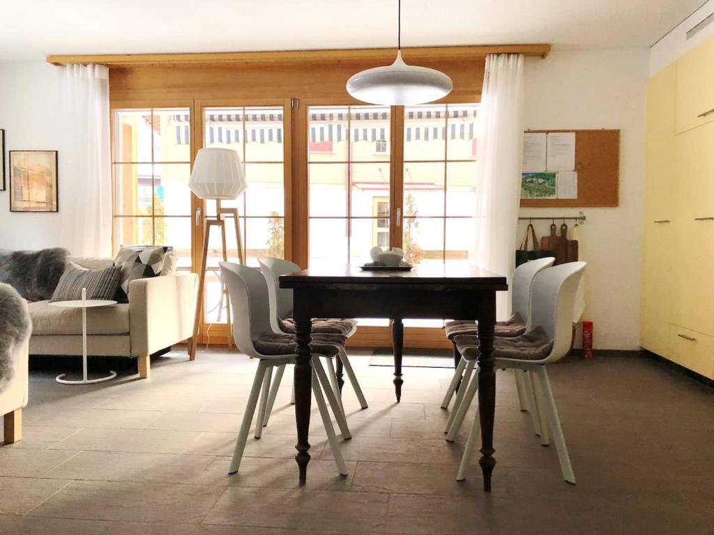a dining room with a table and some chairs at Modern Apartment with Parking & Great Amenities in Lauterbrunnen
