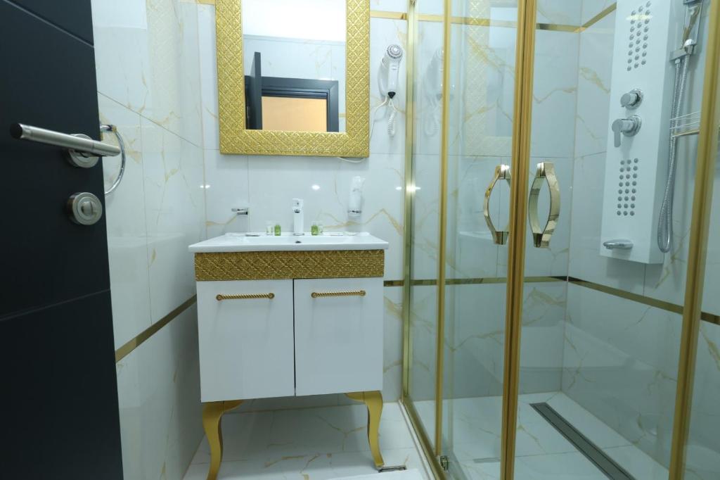 Golden Hill Palace - Chambre Double Ou Lits Jumeaux De Luxe Avec Balcon