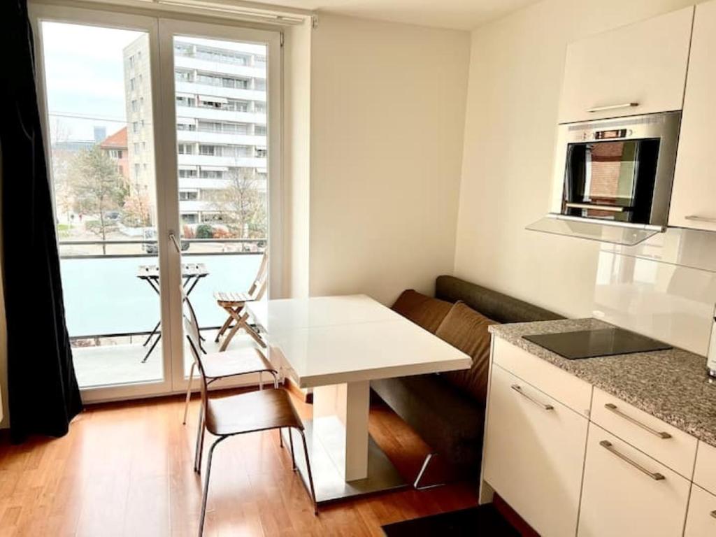 Central Zurich Flats with Balcony Hilda Self CheckIn - Resim 4