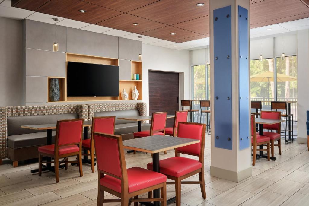 Holiday Inn Express & Suites Brunswick by IHG photo