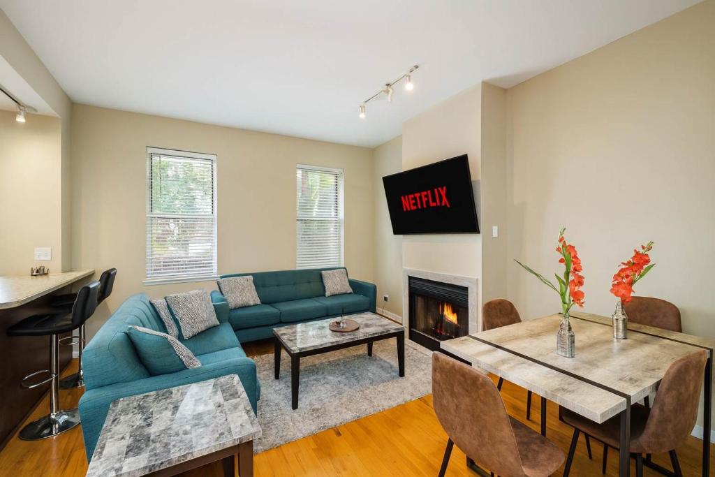 Fotografie z fotogalerie ubytování Stylish 2BR Apartment with Private Balcony near Soulard v destinaci Soulard