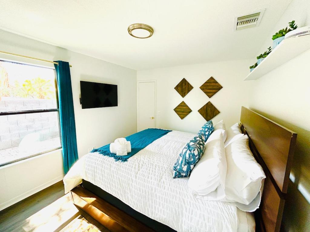 a bedroom with a large bed and a window at Phoenix Home - Oasis by the Hills in Phoenix