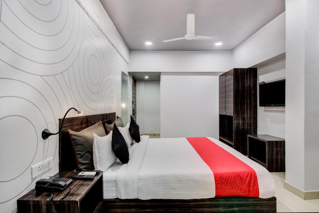 Ένα ή περισσότερα κρεβάτια σε δωμάτιο στο Collection O Rajdhani Hotel