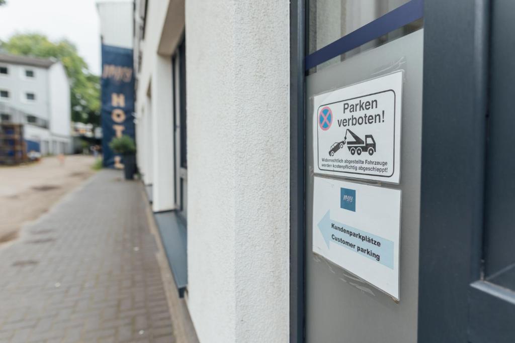 MYKY Aparthotel Harburg - Free Parking - Resim 29