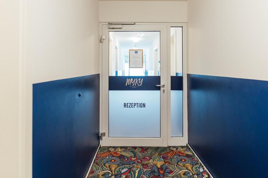 MYKY Aparthotel Harburg - Free Parking - Resim 25