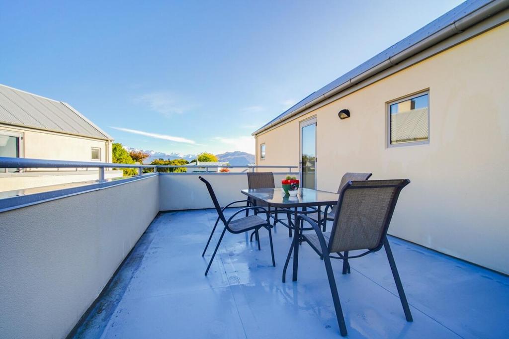 Sunny, Spacious and Private Wanaka Home in a great location! - Resim 12