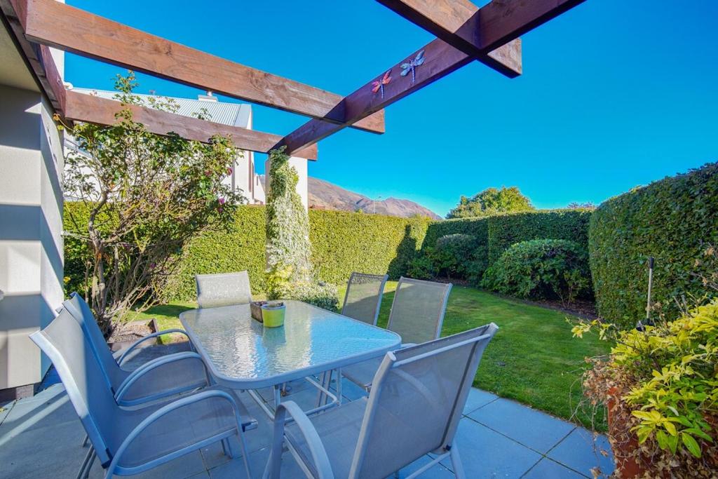 Sunny, Spacious and Private Wanaka Home in a great location! - Resim 3