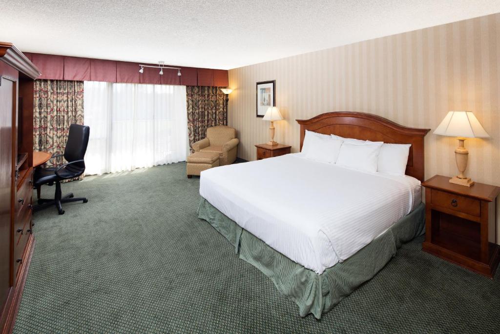 a hotel room with a large bed and a desk at Red Lion Hotel Pendleton in Pendleton