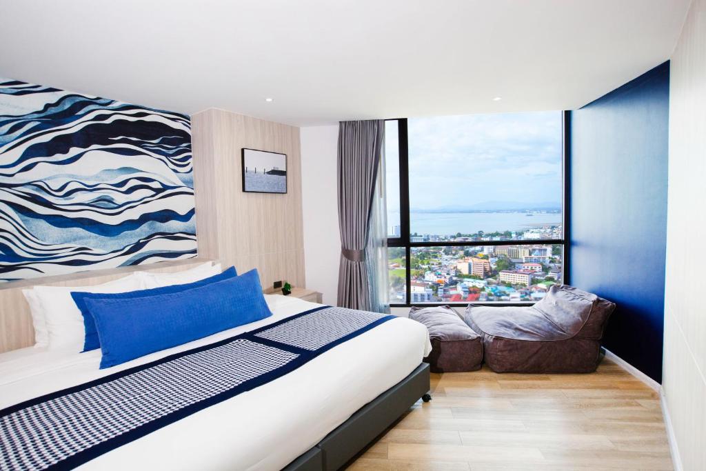 
One-Bedroom Suite with Sea View
