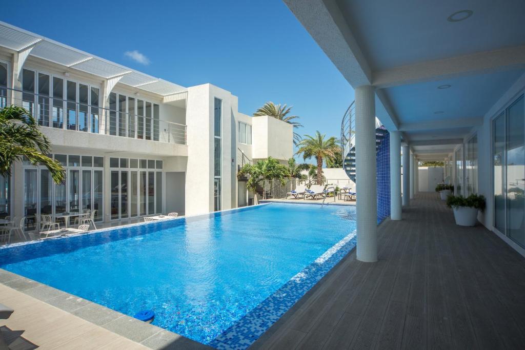 Ocean Z Boutique Hotelの敷地内または近くにあるプール