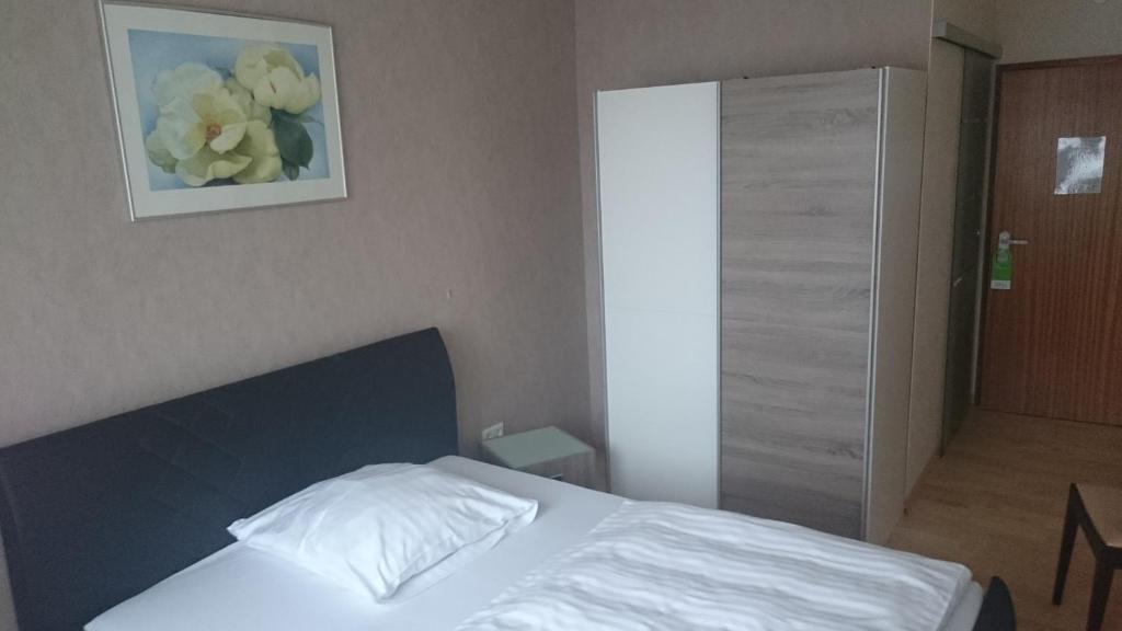 Postel nebo postele na pokoji v ubytování Hotel Aquarius Braunschweig