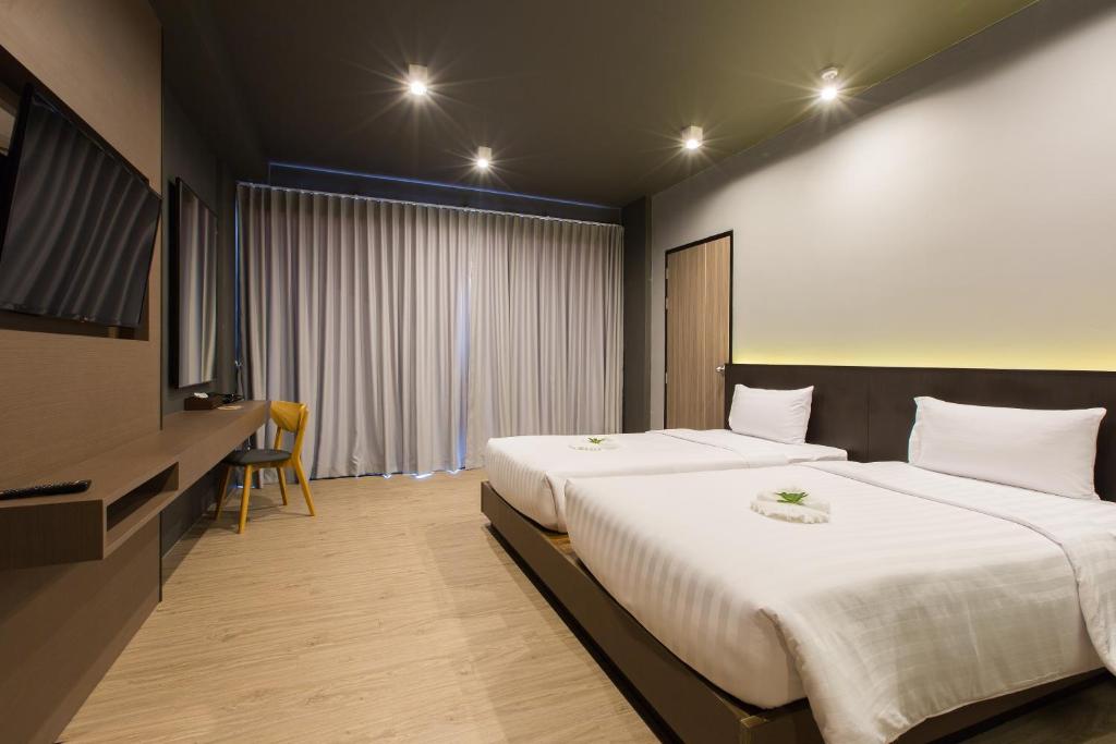 Postel nebo postele na pokoji v ubytování Maya Phuket Airport Hotel-Naiyang Beach
