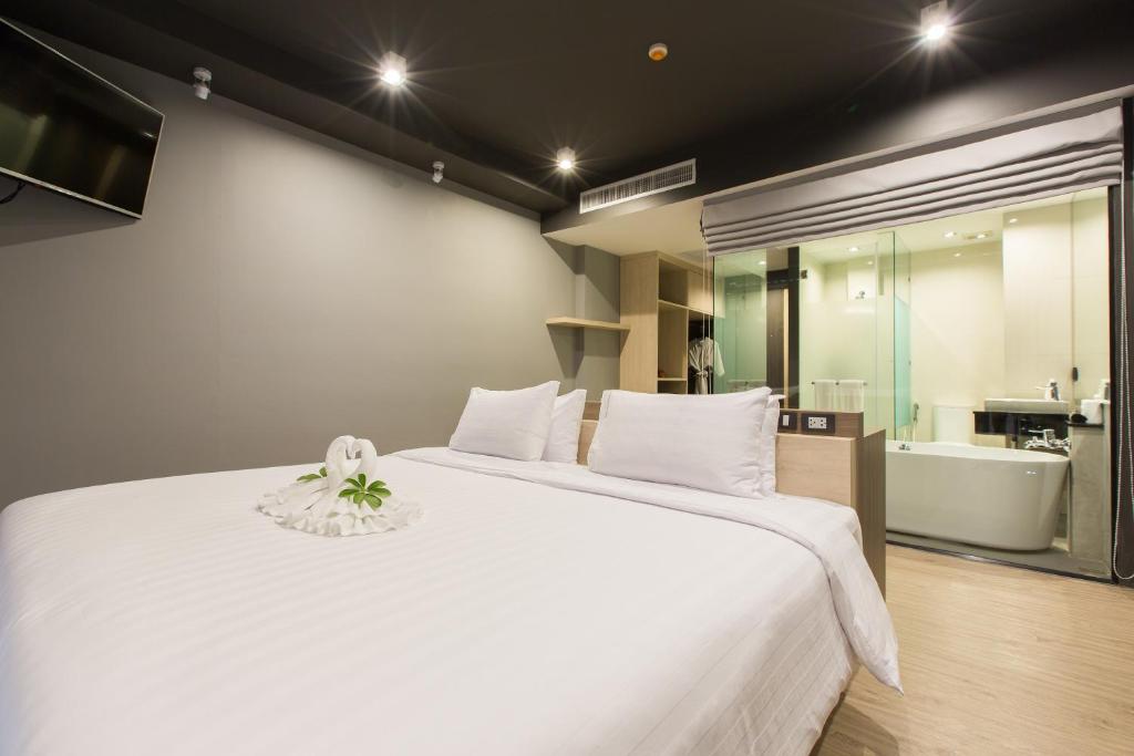 Postel nebo postele na pokoji v ubytování Maya Phuket Airport Hotel-Naiyang Beach