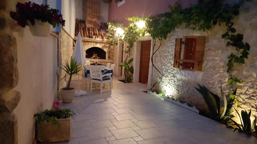 Patio alebo iná vonkajšia časť ubytovania Apartment Elda