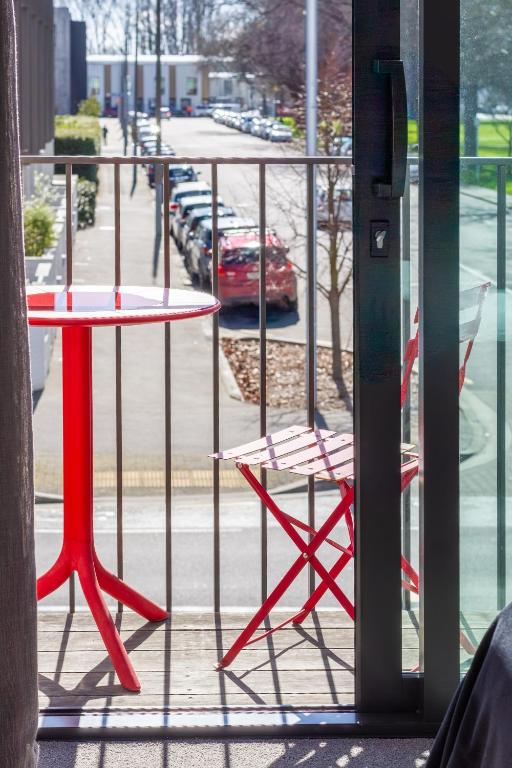 Stadium Edge Retreat Modern 2-Bed plus Carpark - Resim 16