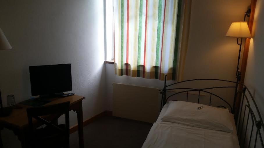 Postel nebo postele na pokoji v ubytování Hotel am Untreusee
