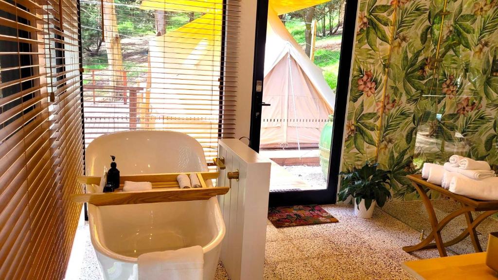 Φωτογραφία από το άλμπουμ του Mirador Springs Retreat - Supa Luxe Glamping 