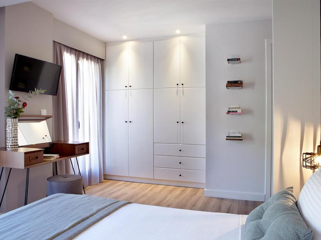 Posteľ alebo postele v izbe v ubytovaní Apollon Library Suites