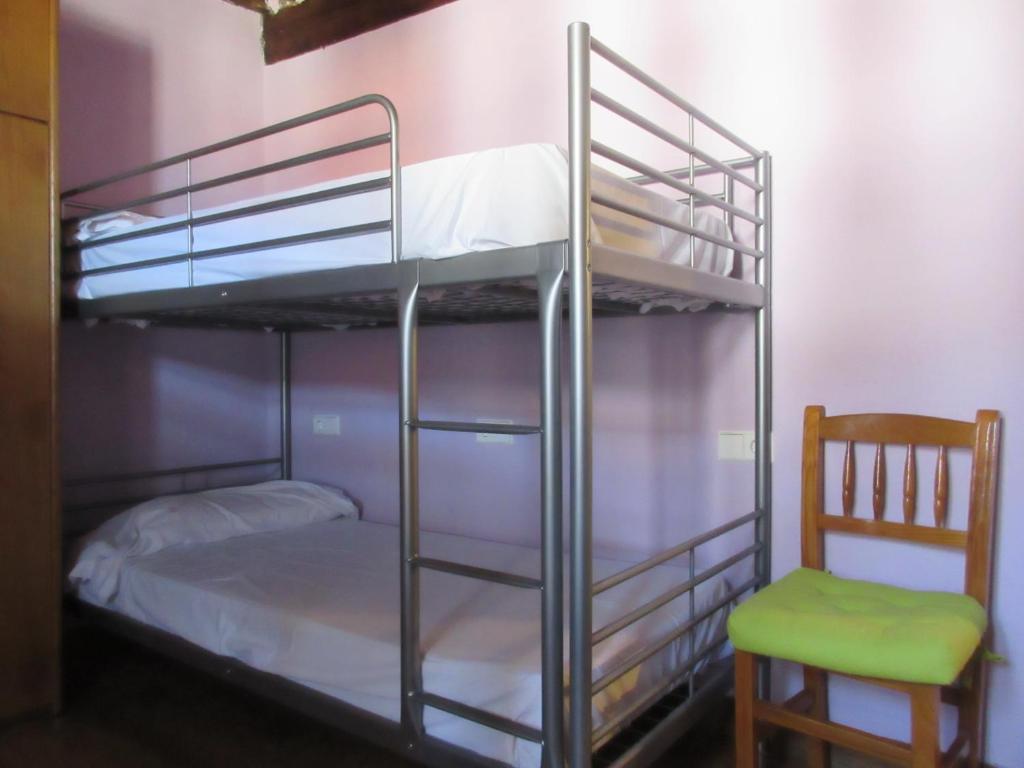 Postel nebo postele na pokoji v ubytování Beizamako Aterpetxea - Albergue Turistico de Beizama