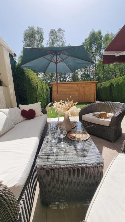 3-bedroom HOUSE with a private sunny garden and community pool in Marbella near Puerto Banús