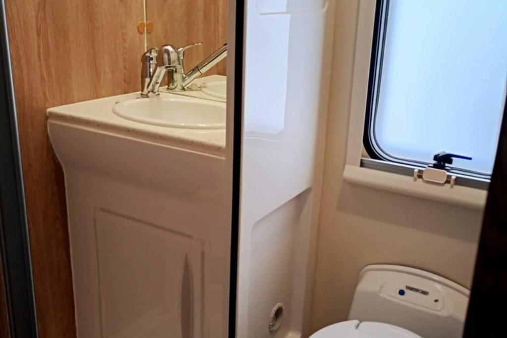 Ένα μπάνιο στο Nuit insolite en camping-car tout confort