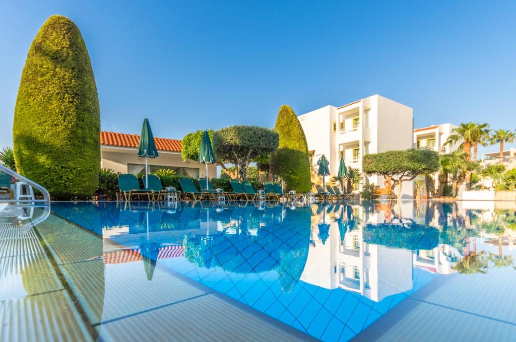 Swimmingpoolen hos eller tæt på Nikolas Villas Appartments