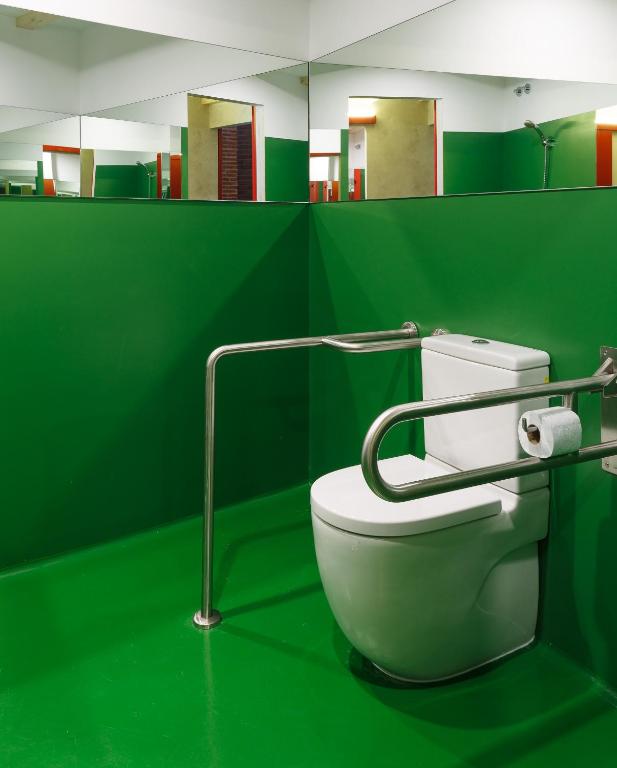 A bathroom at Blanco Albergue
