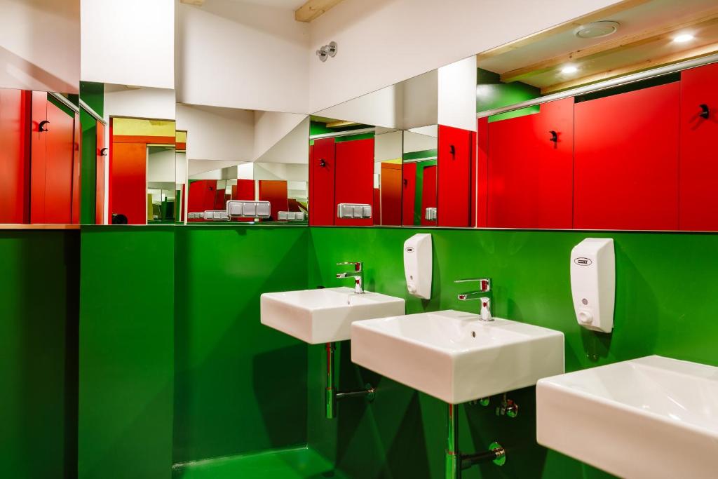 A bathroom at Blanco Albergue
