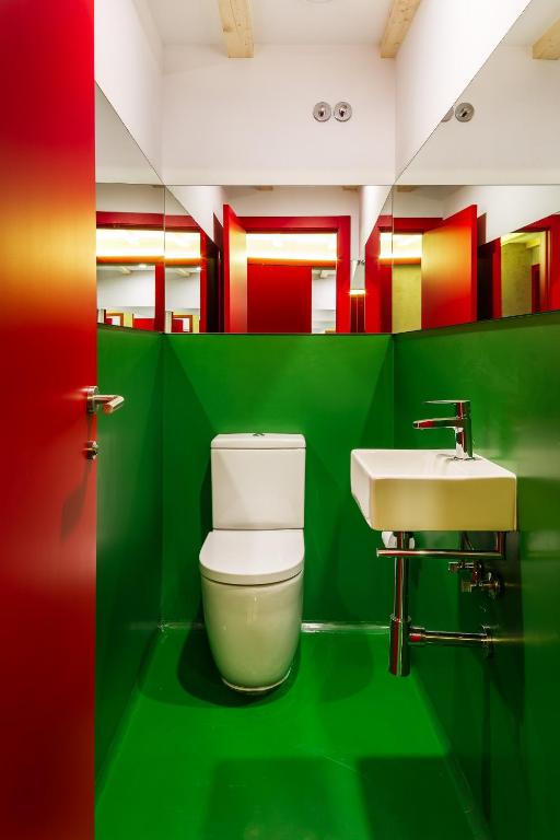 A bathroom at Blanco Albergue
