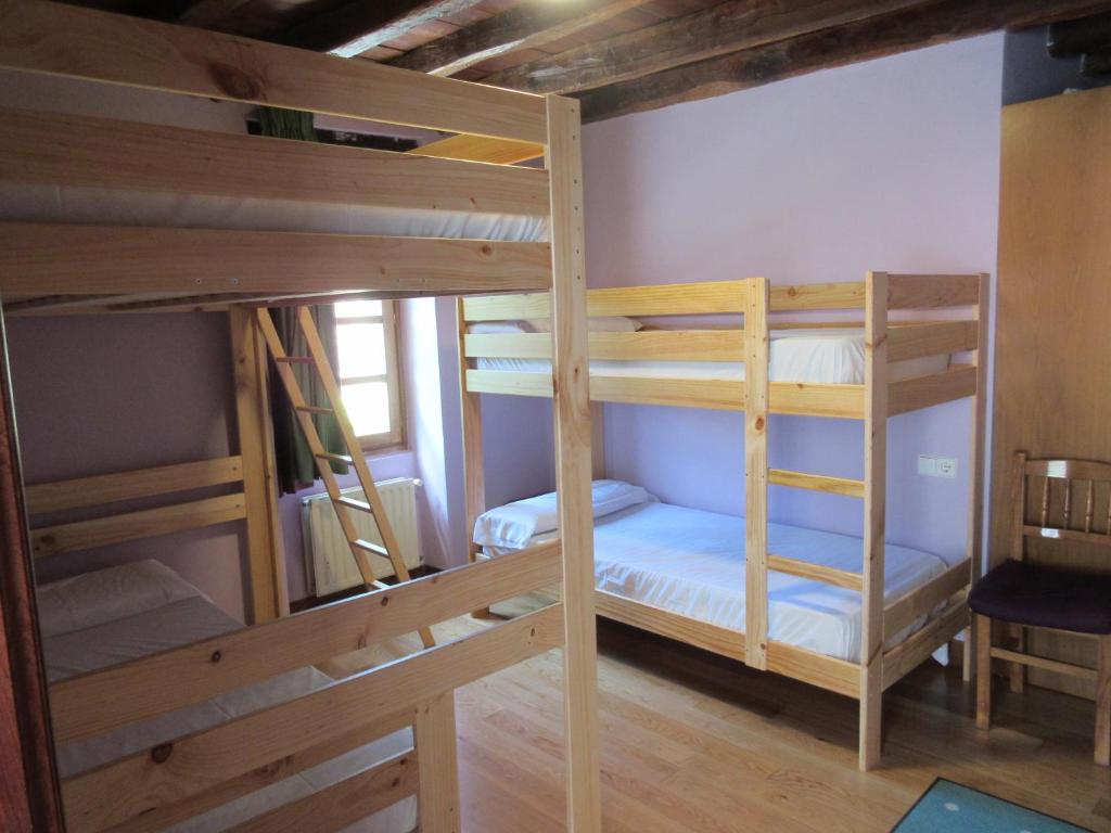 Postel nebo postele na pokoji v ubytování Beizamako Aterpetxea - Albergue Turistico de Beizama